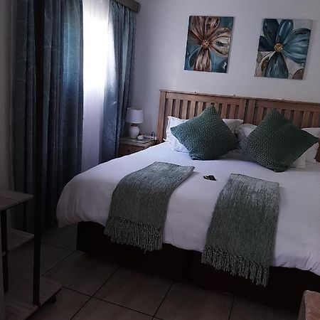 Sleep@161 Benade Drive Apartment Bloemfontein Bagian luar foto